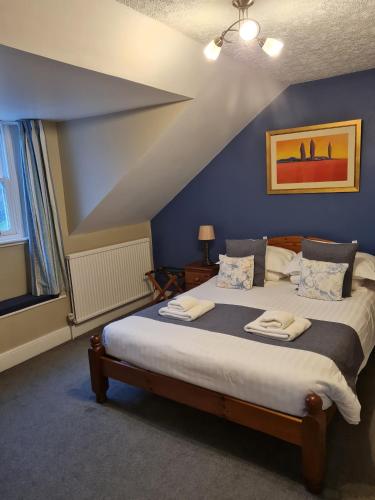 Ένα ή περισσότερα κρεβάτια σε δωμάτιο στο Brathay Lodge