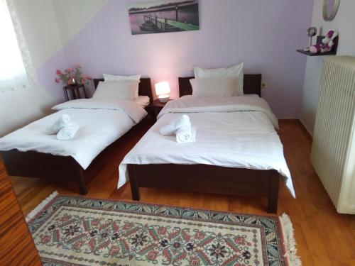 Postel nebo postele na pokoji v ubytování Marosrooms