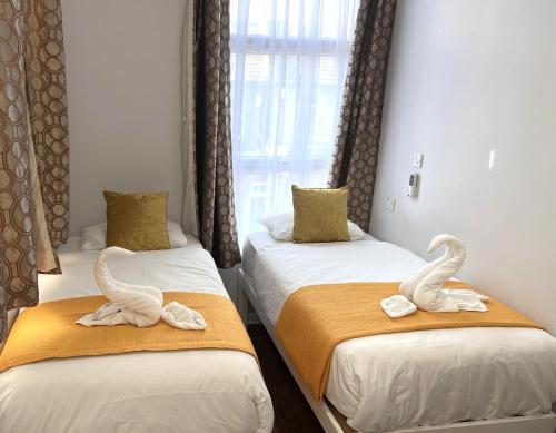 The Commongate Hotelsにあるベッド