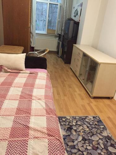een slaapkamer met een bed, een dressoir en een tv bij Private Room in Istanbul #34 in Istanbul