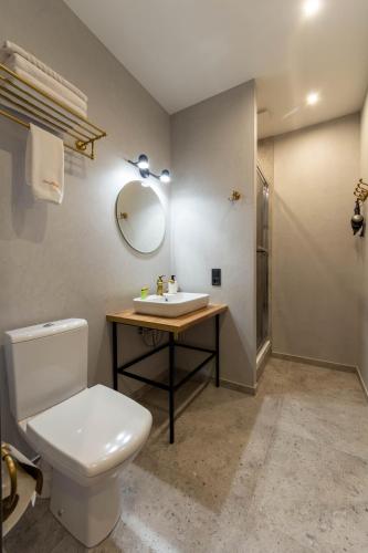Ein Badezimmer in der Unterkunft DayFlat Apartments Khreschatyk