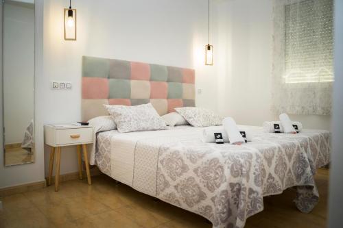 Postel nebo postele na pokoji v ubytování Hostal Goyesco Plaza