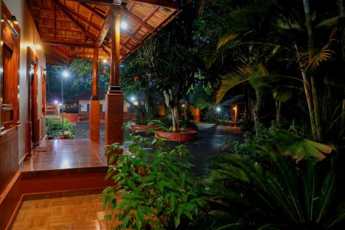 Ein Garten an der Unterkunft Kudajadri Drizzle Homestay