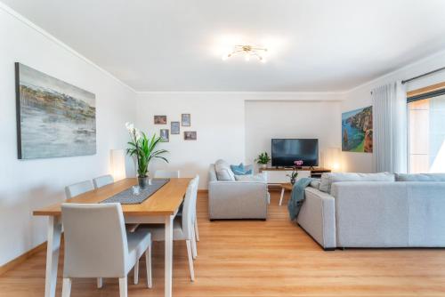Privilege Apartment Dalia with Rooftop Pool, Village Marina - Olhão