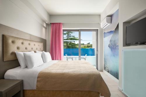 Postel nebo postele na pokoji v ubytování TRYP by Wyndham Corfu Dassia