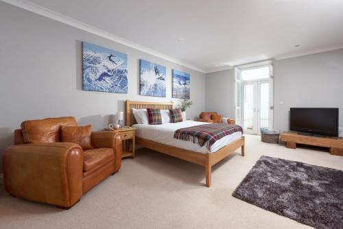 The Manor – Photos 3