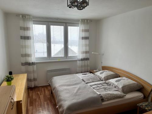 Postel nebo postele na pokoji v ubytování Apartmán Strážný
