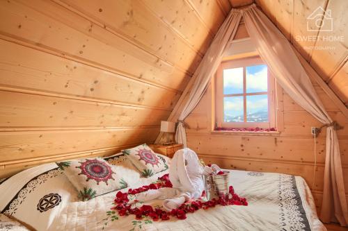 a bedroom with a bed in a log cabin at Oaza Tatry I in Zakopane