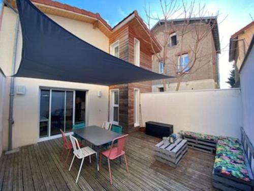 Fotografia z galérie ubytovania Maison duplex avec terrasse proche de la gare SNCF v destinácii Clermont-Ferrand
