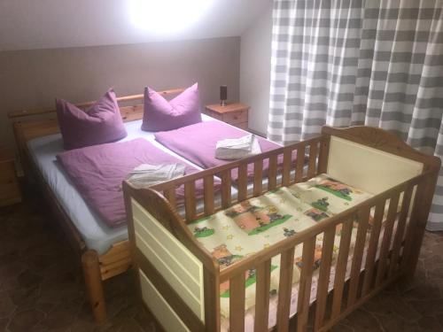 Ein Bett oder Betten in einem Zimmer der Unterkunft Ferienwohnung Franz Jäger Berlin