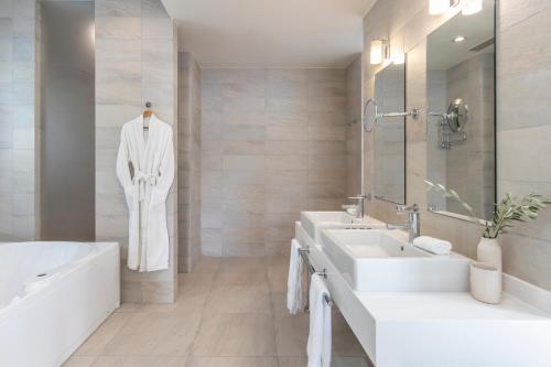 Ванная комната в Elies Resorts
