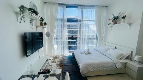 Newly Furnished bright and cozy studio apartment – Damac Hills