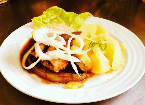 Comida en o cerca de este hostal o pensión