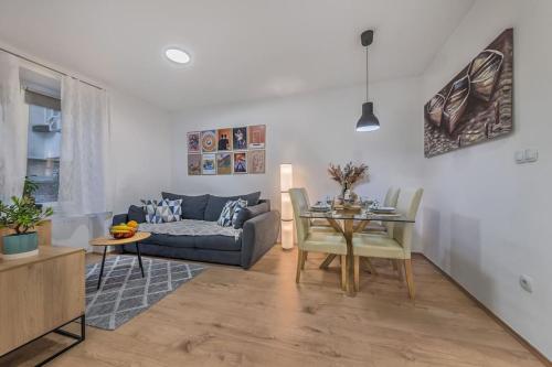 Huge BRAND NEW apartment in city center, big terrace