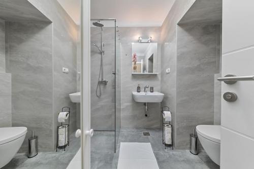 Huge BRAND NEW apartment in city center, big terrace