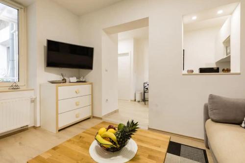 Huge BRAND NEW apartment in city center, big terrace