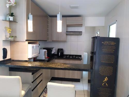 a small kitchen with a counter top and a refrigerator at Excelente Apartamento no Centro de Bertioga in Bertioga