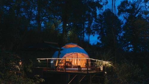 an igloo is lit up at night with lights at Domus Glamping Guatapé in Guatapé