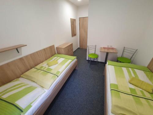 Ένα ή περισσότερα κρεβάτια σε δωμάτιο στο Hotel Děčín Na Skřivánce