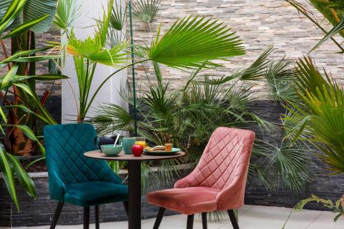 Coin salon dans l'établissement Best Western Hotel & SPA Pau Lescar Aeroport