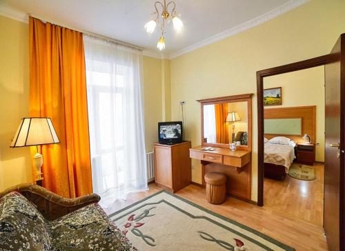 Postel nebo postele na pokoji v ubytování Апартаменти в Готелі в центрі Трускавця - 50 м до центрального бювету