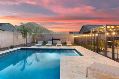 New 4 Bed Home with Heated/Cooled Pool