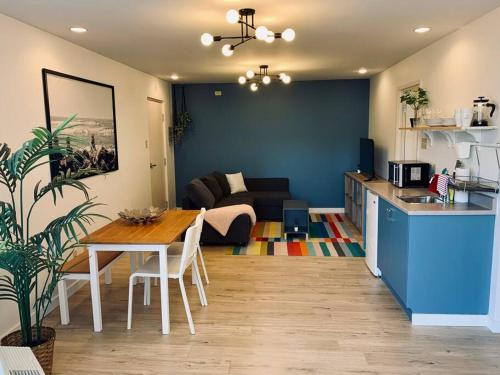 300 Stylish 1-bdrm Apt #308 With Ac