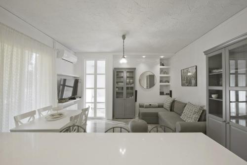 Belva Blue Glyfada Modern 2BR Walk to Ctr & Beach