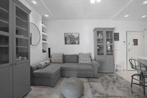 Belva Blue Glyfada Modern 2BR Walk to Ctr & Beach