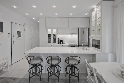 Belva Blue Glyfada Modern 2BR Walk to Ctr & Beach