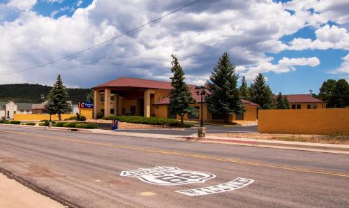 a street with a stop sign on the side of the road at Comfort Inn Near Grand Canyon in Williams
