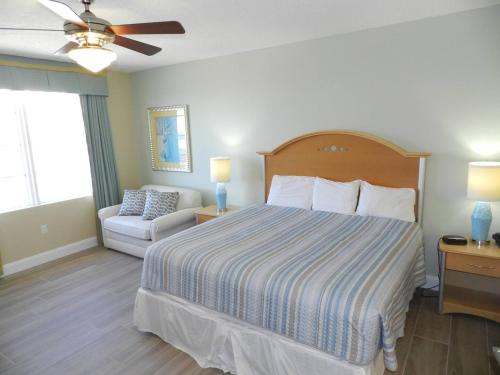 Säng eller sängar i ett rum på 2 BR Resort Condo Oceanview Wyndham Ocean Walk - Daytona Funland 2332