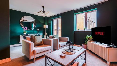 a living room with a couch and a tv at Wharf View Townhouse Chester in Chester