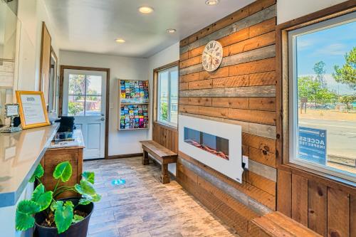 a room with a wooden wall with a window at Ramona Valley Inn in Ramona