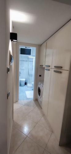 a bathroom with a washer and dryer in a room at Casa Francesca: un mare di relax! in Ventimiglia