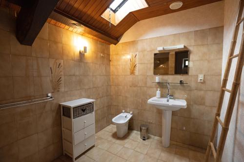 Kylpyhuone majoituspaikassa Le Roucadel