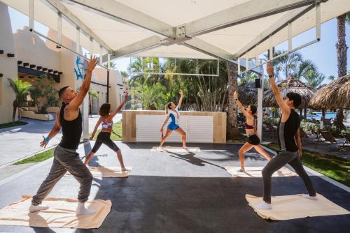 a group of people in a yoga class at Riu Santa Fe - All Inclusive in Cabo San Lucas
