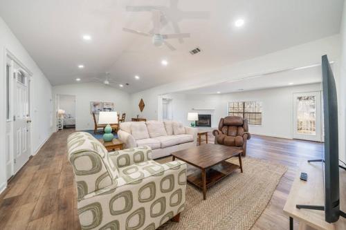 4BR Beautiful and Spacious Lakehouse