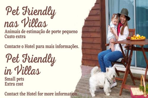 ein Flyer für eine Tiertherapie-Klinik mit einer Frau, einem Kind und einem Hund in der Unterkunft Vale d'Azenha Hotel Rural & Residences in Alcobaça