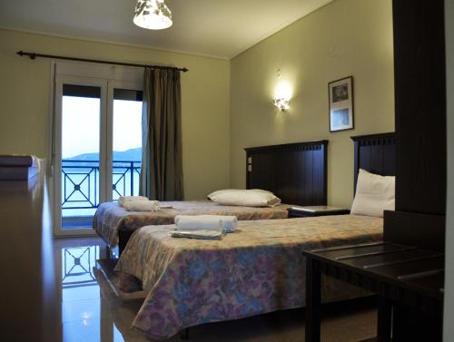 Ariadnes Holiday Accommodation II tesisinde bir odada yatak veya yataklar