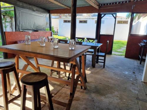 Un restaurante o sitio para comer en Hostel Randon