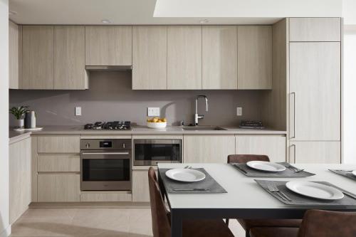 a kitchen with a table with chairs and a stove at Level Seattle Downtown - South Lake Union in Seattle