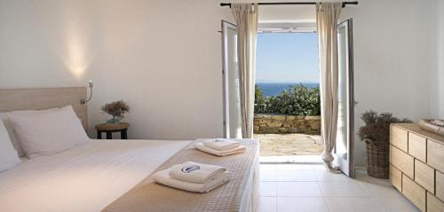 Elegant Seaside Villa, great views, infinity pool, Lia, Mykonos