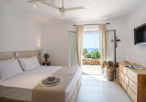 Elegant Seaside Villa, great views, infinity pool, Lia, Mykonos
