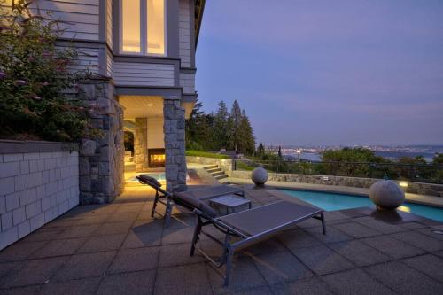 Immaculate West Vancouver Home - Amenities & Views ping-pongozási lehetőségei