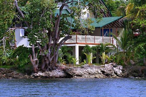 OCEAN FRONT SPACIOUS Cahuita Home