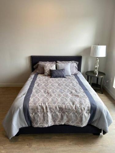 Luxury River-Front Handicap Accessible Studio Apt – Photos 2