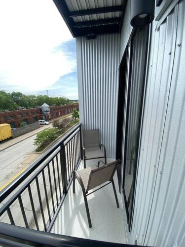 Luxury River-Front Handicap Accessible Studio Apt – Photos 4