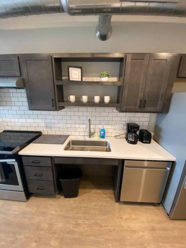 Luxury River-Front Handicap Accessible Studio Apt – Photos 5