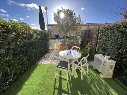 Fotografia z galérie ubytovania Bel Appartement T2 Climatisé avec Jardin et Wifi, à 150m de la Plage, Valras-Plage - FR-1-701-55 v destinácii Valras-Plage